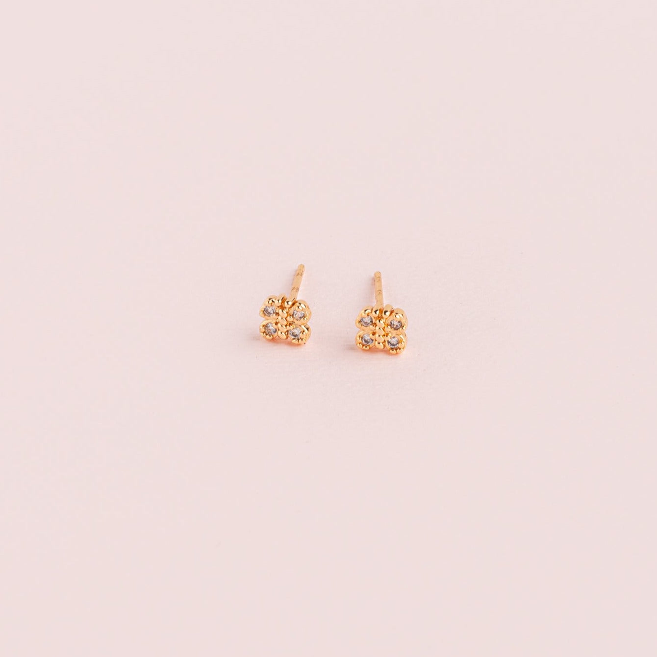 Aretes Mariposa Mini Punto Luz