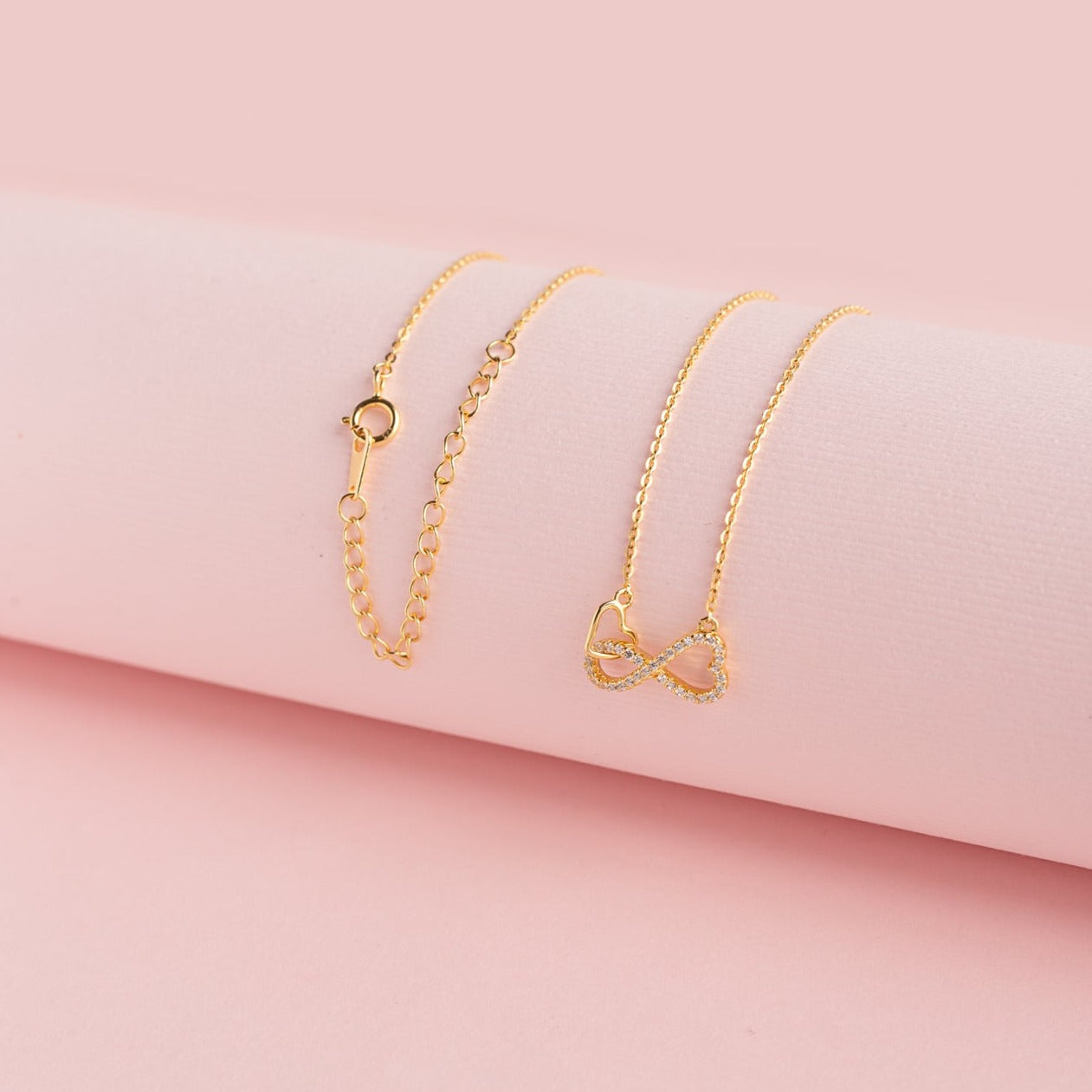 Collar Infinito Corazón Enlazado
