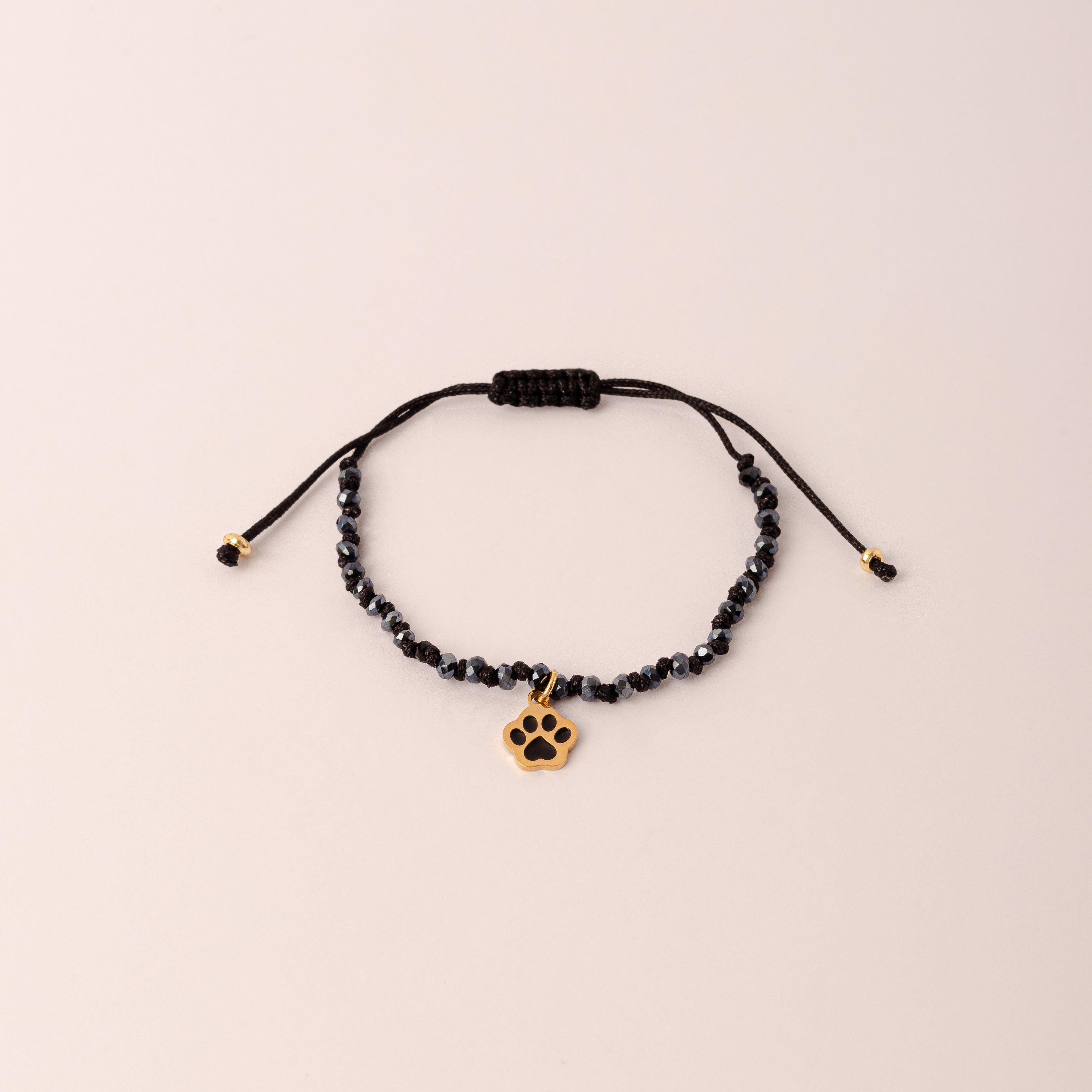 Pulsera Vera Hilo Nudo Tono Negro Huellita y Mariposa