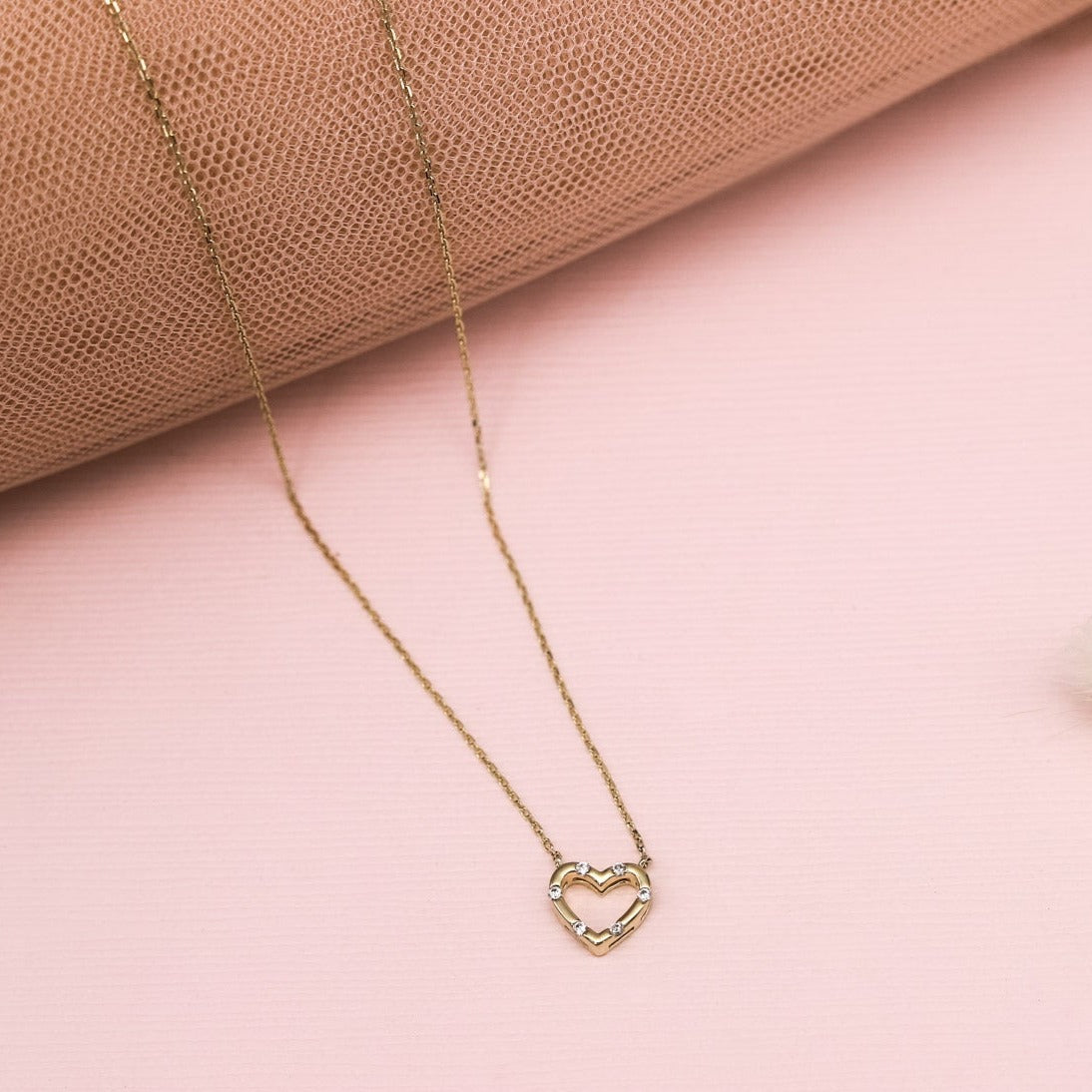 Collar Corazón Calado Puntos Luz