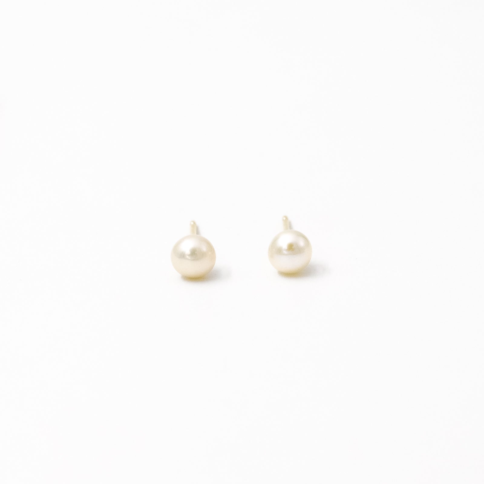 Aretes Perla Cultivada (Plata bañada en oro)