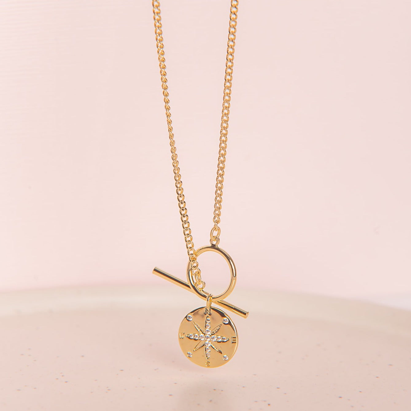 Collar Medalla Brújula con Broche de Salva Vida