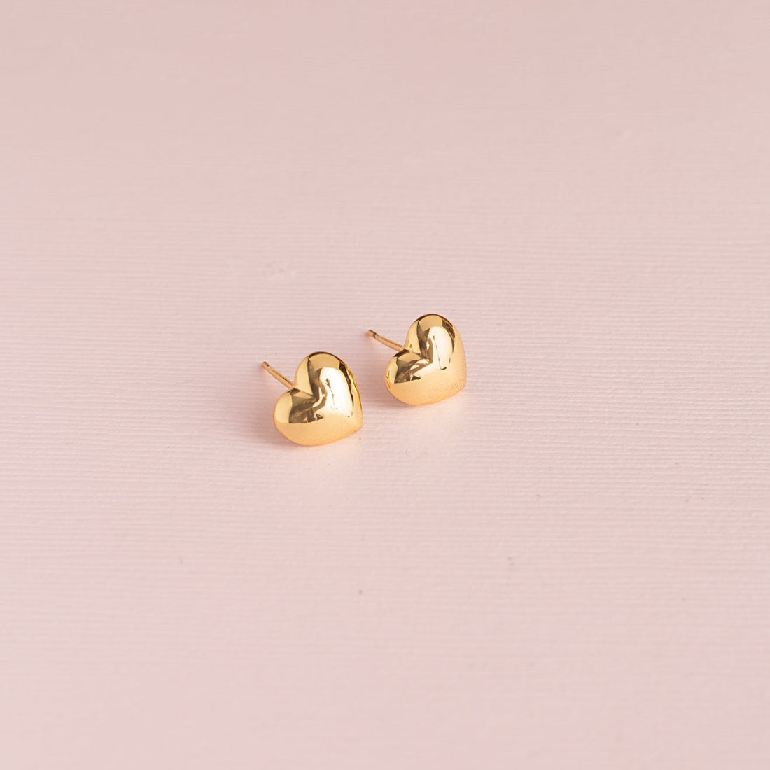 Aretes Corazón Semi Bombeado