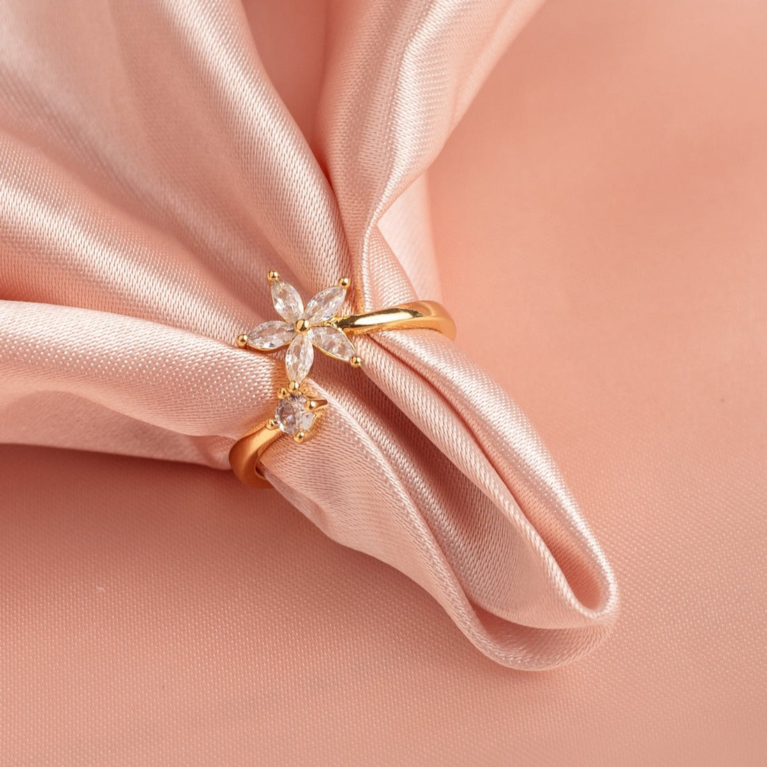 Anillo Flor de Cinco Pétalos