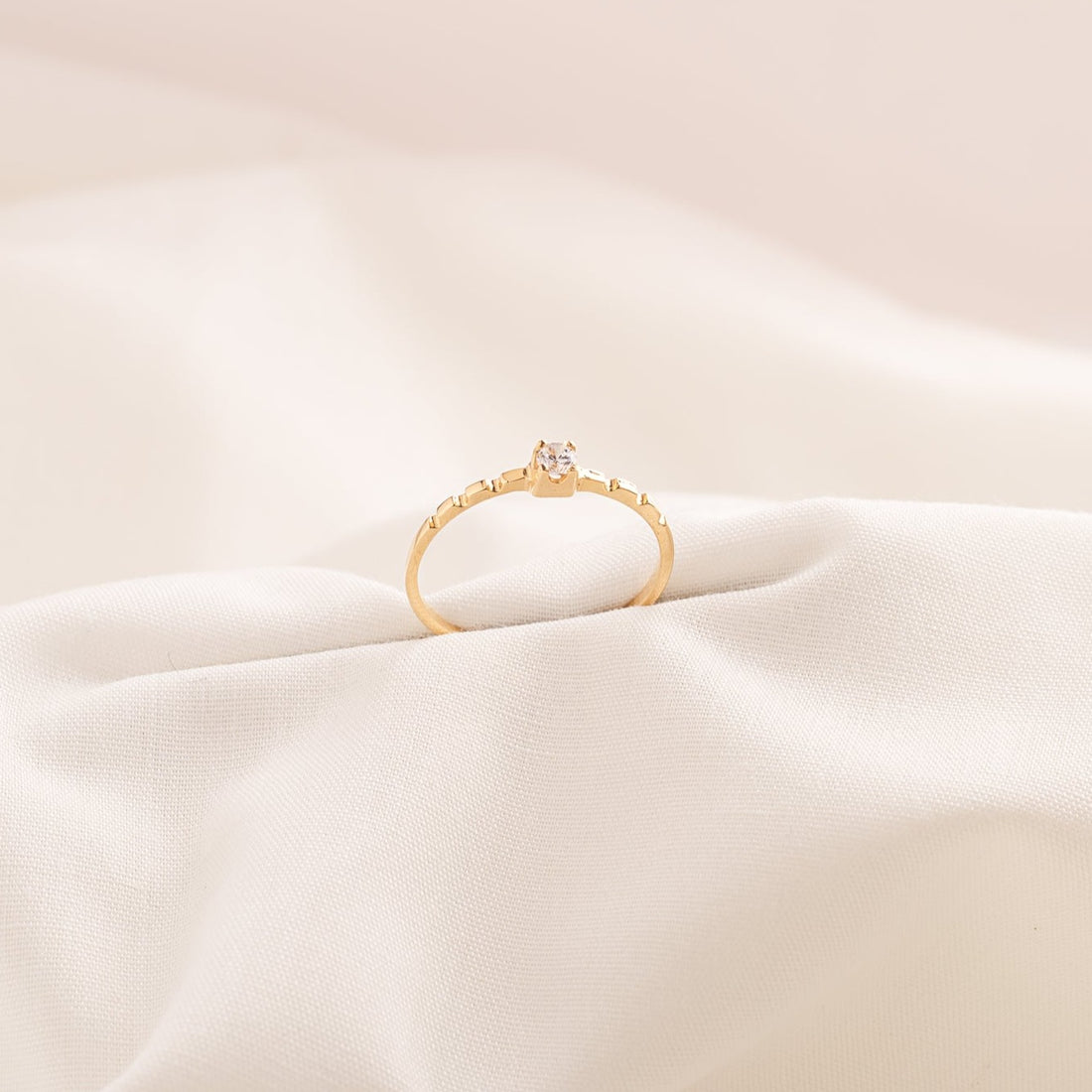 Anillo Promesa Punto Luz Mini Oro 18K