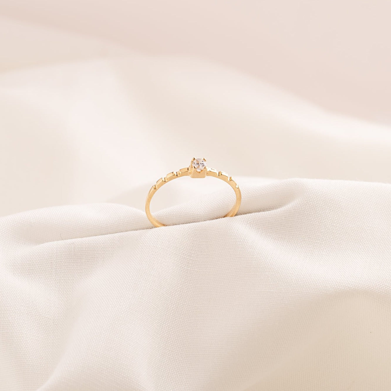 Anillo Promesa Punto Luz Mini Oro 18K