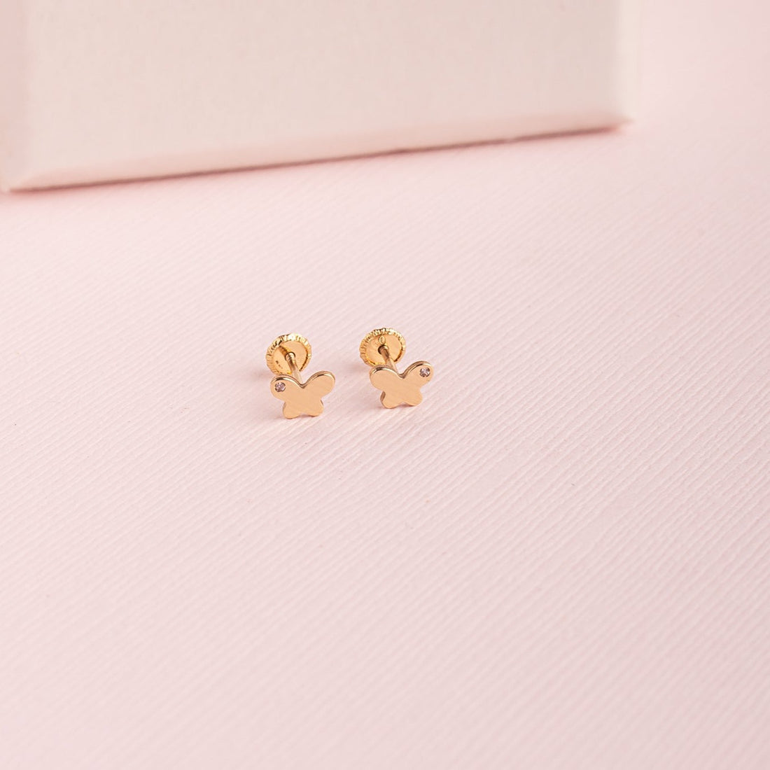 Aretes Mariposa Con Punto Luz Oro 18K