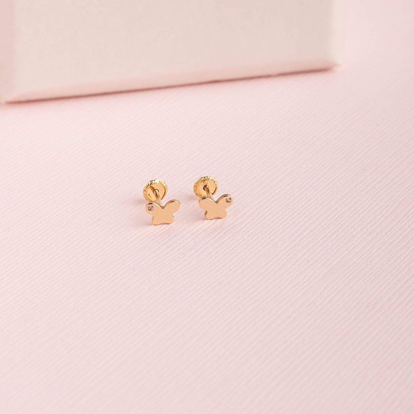 Aretes Mariposa Con Punto Luz Oro 18K