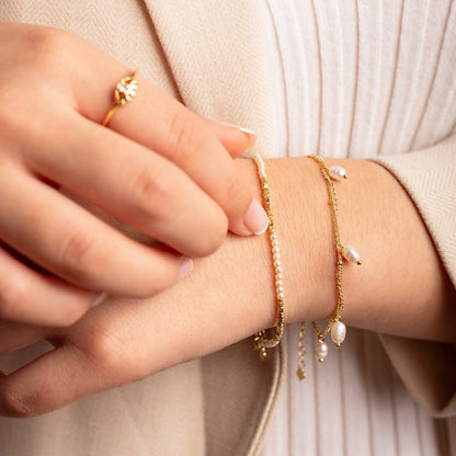 Pulsera Doble Cadena y Perlas Colgantes