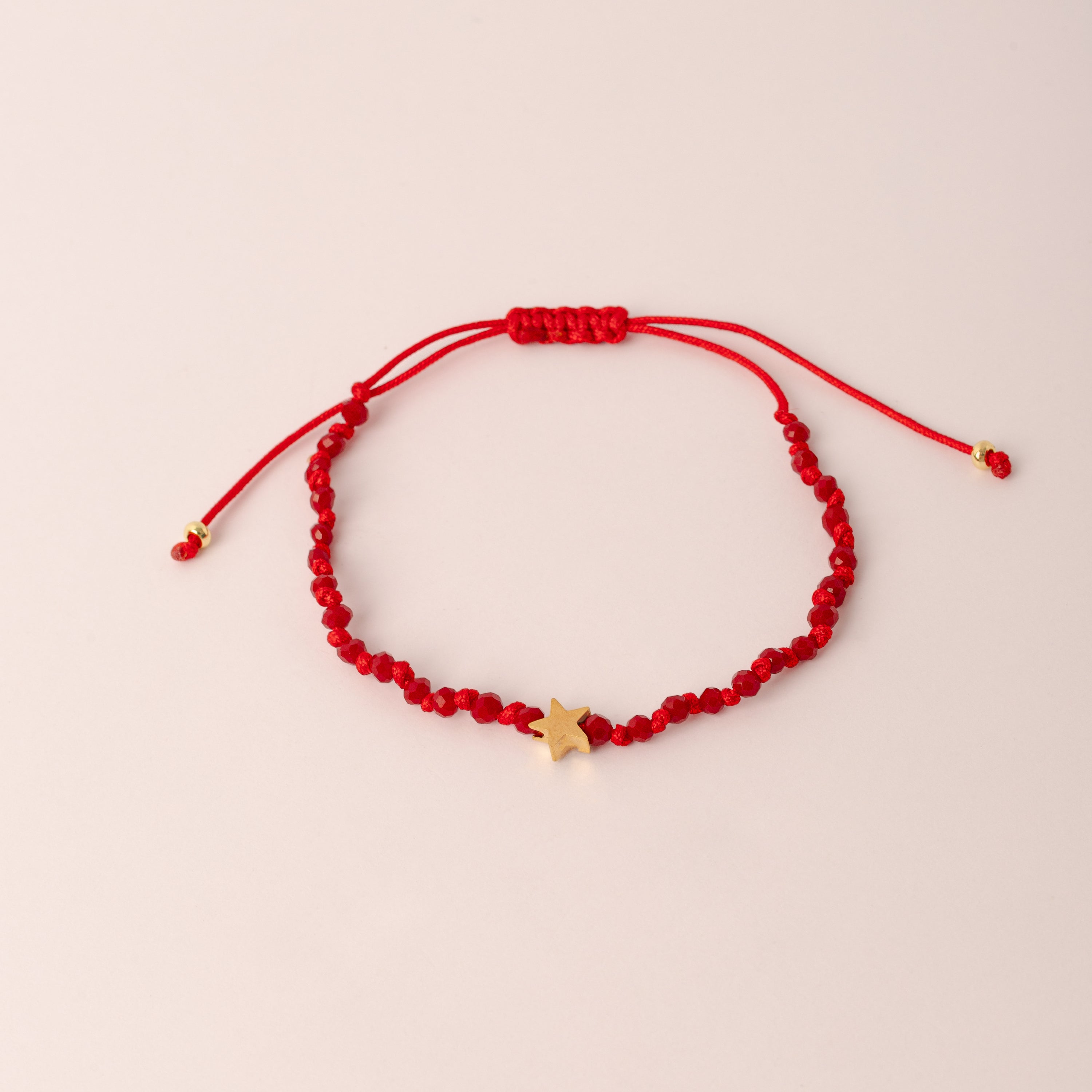 Pulsera Vera Hilo Nudo Tono Rojo Luna y Estrella