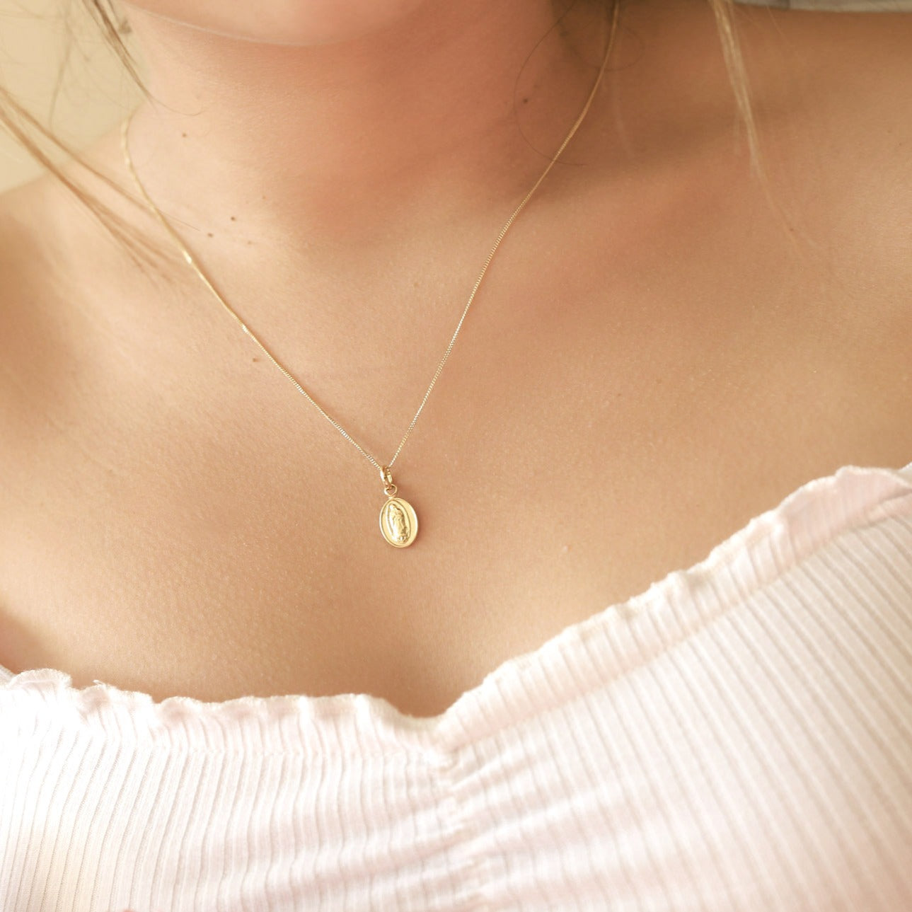 Collar Virgen de Guadalupe Oro 18k