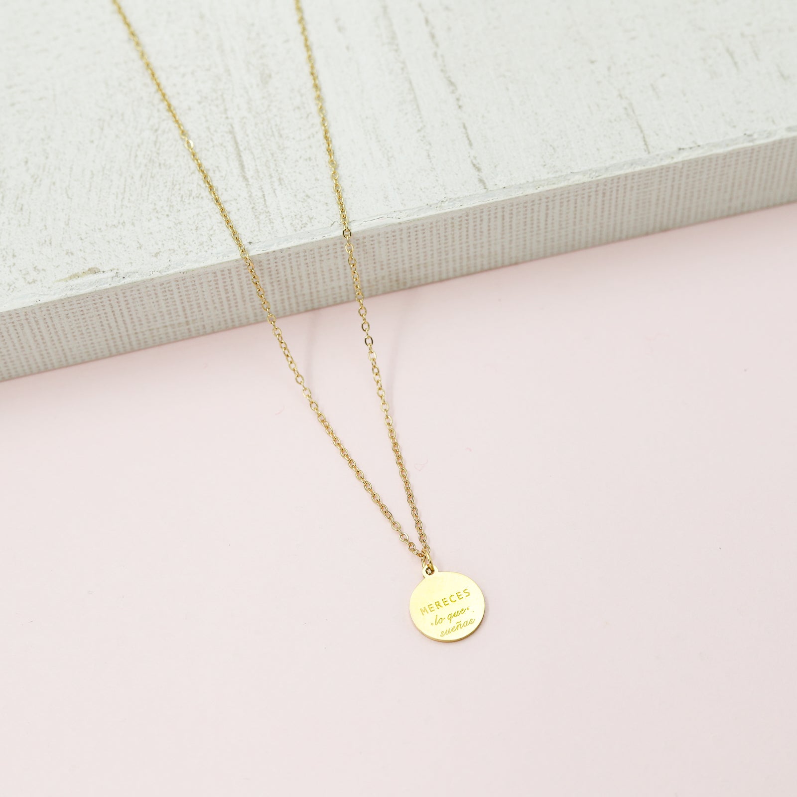 Collar medallas mensajeras