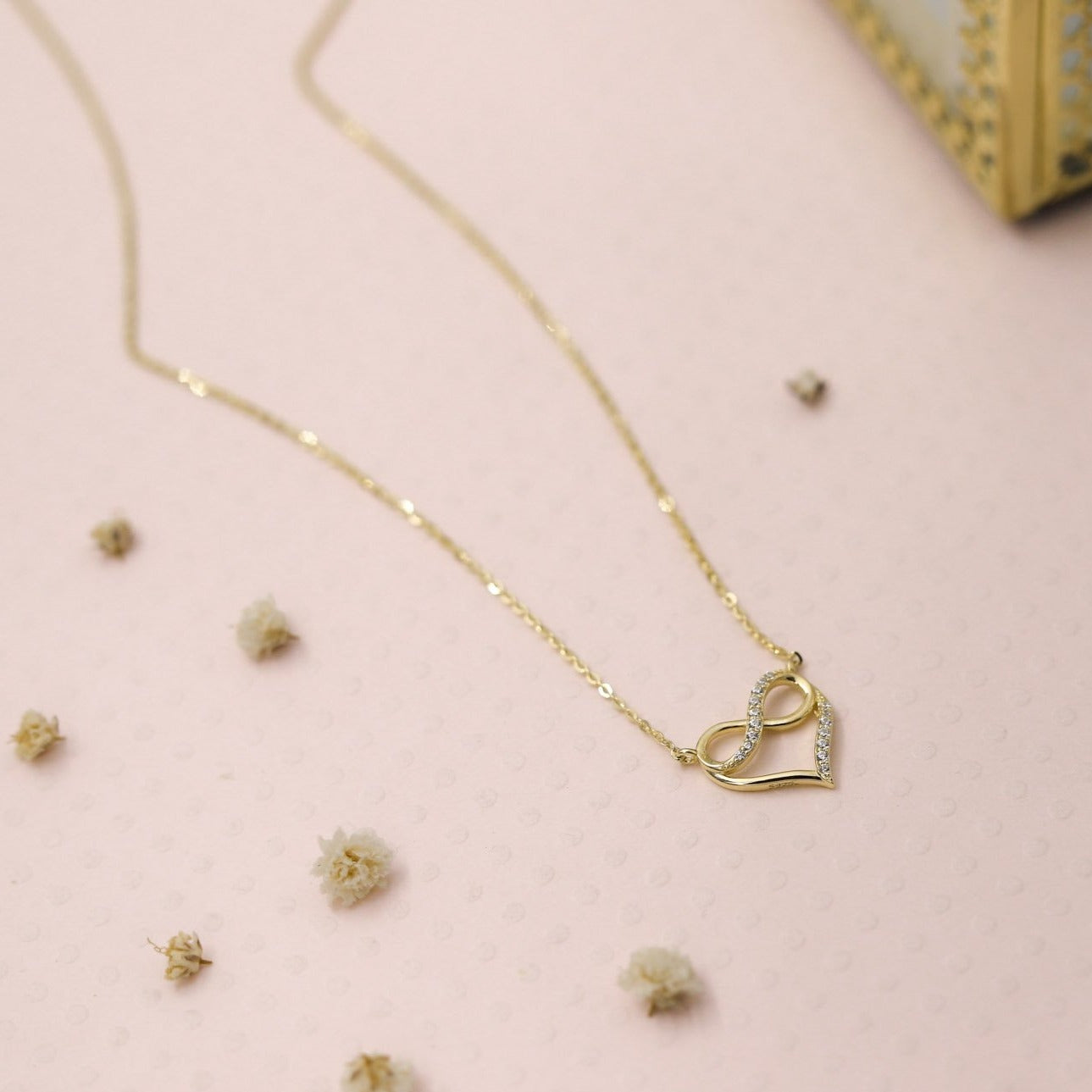 Collar corazón infinito mitad strass