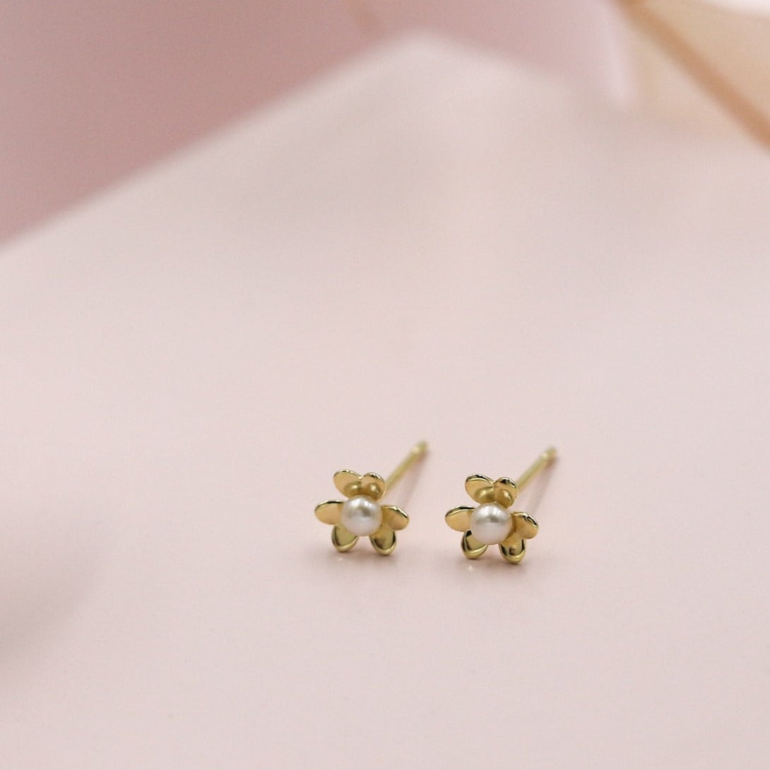 Aretes trebol liso con perlita
