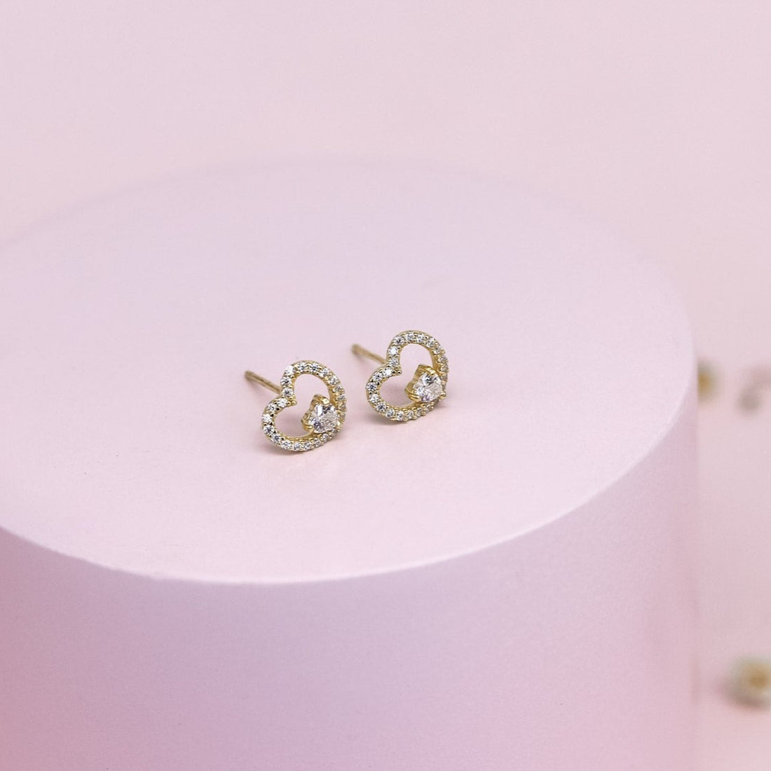 Aretes Corazón Calado Strass y punto luz