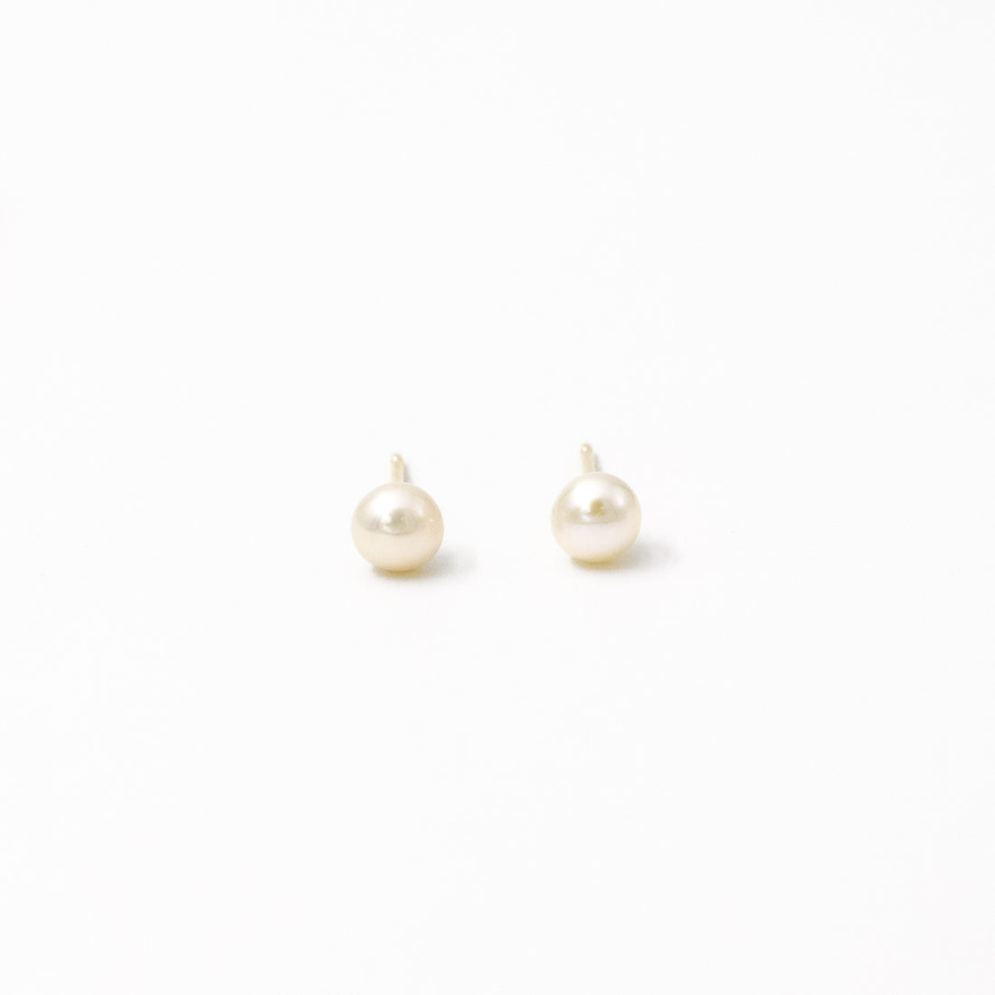 Aretes Perla Cultivada (Plata bañada en oro)