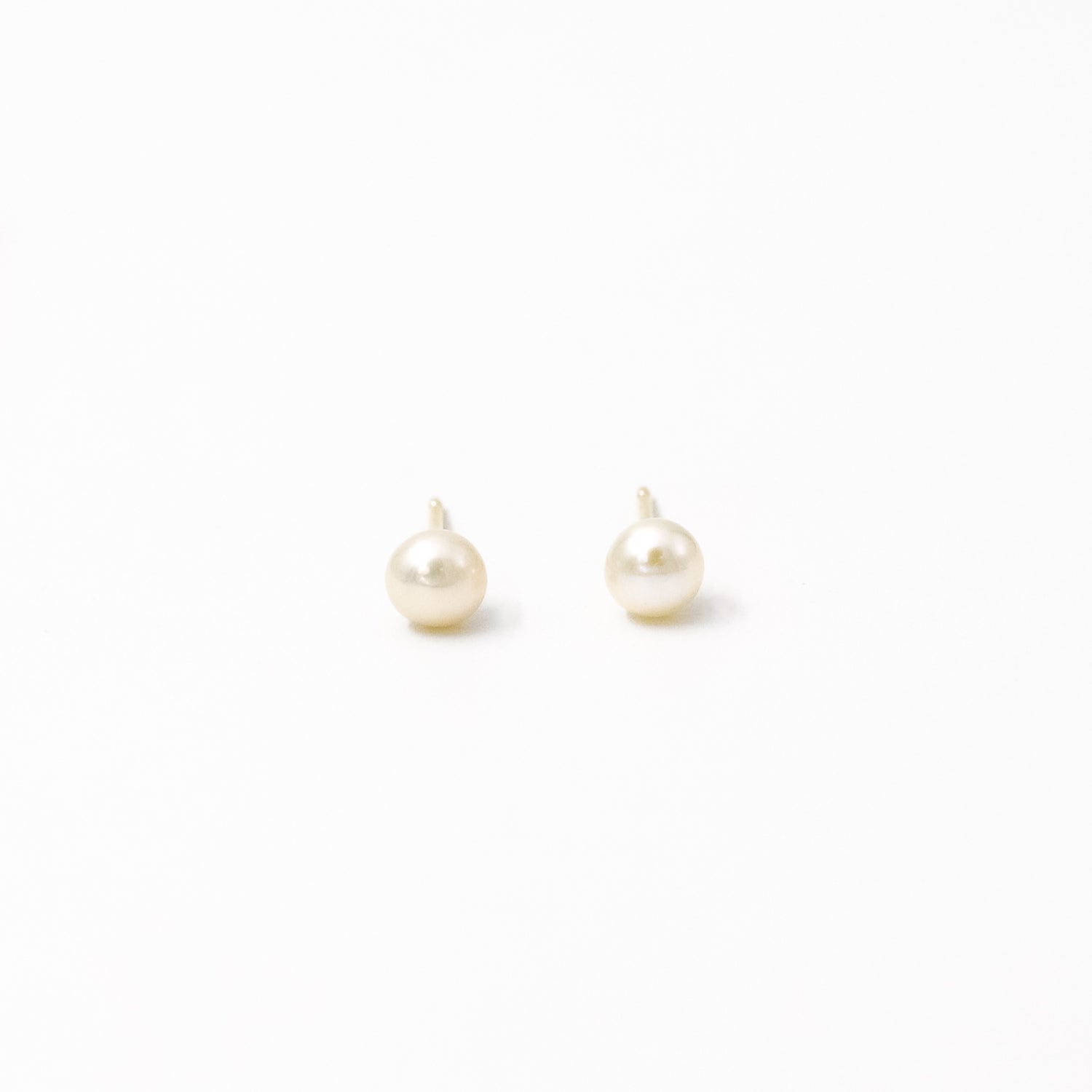 Aretes Perla Cultivada (Plata bañada en oro)