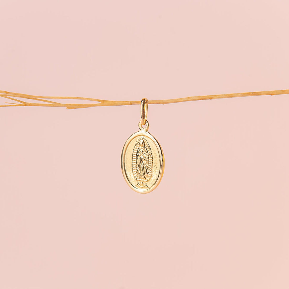 Dije Oval Virgen de Guadalupe Oro 18K
