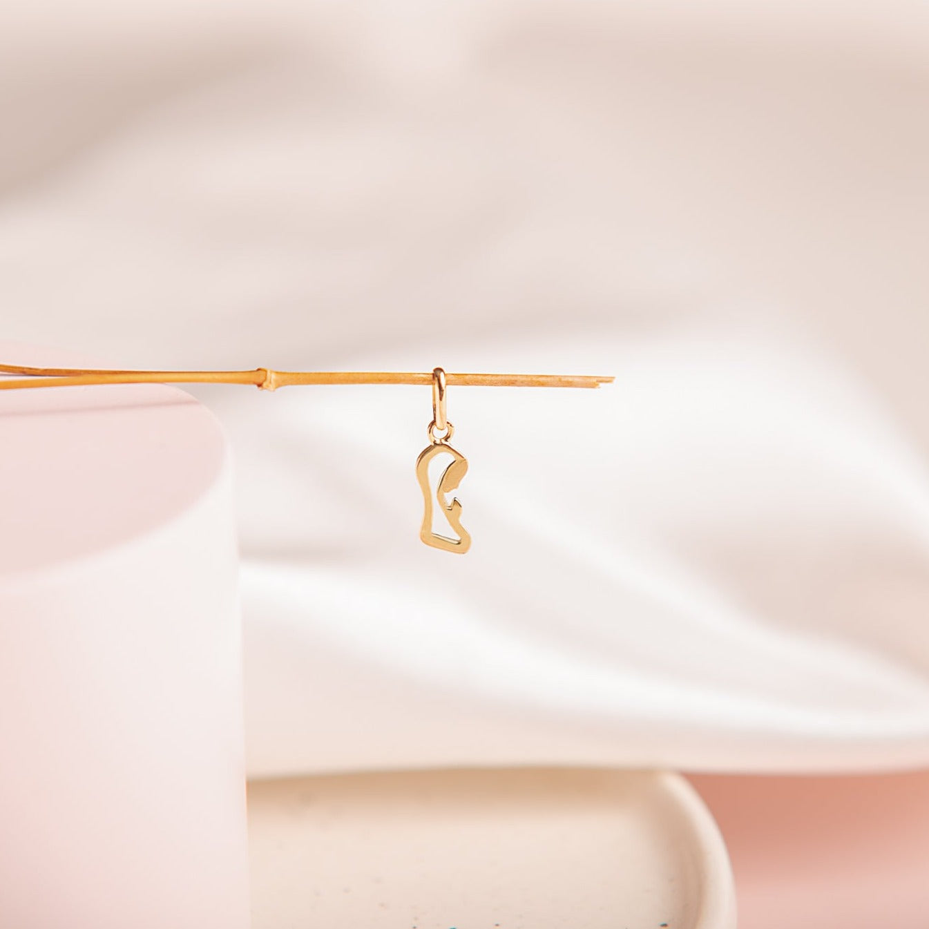 Dije Virgen Oro de 18k