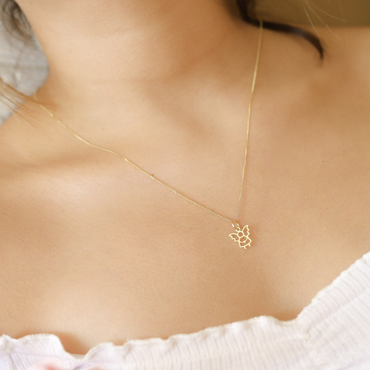 Collar Ángel Corazón Calado Oro 18k